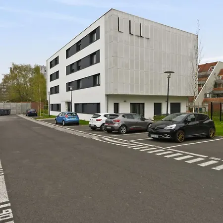 Spacious 3-rooms With Garden Close To Apartament