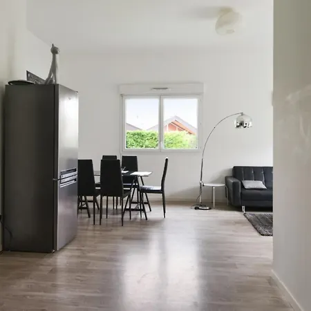 Spacious 3-rooms With Garden Close To