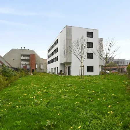 Lejlighed Spacious 3-rooms With Garden Close To *
