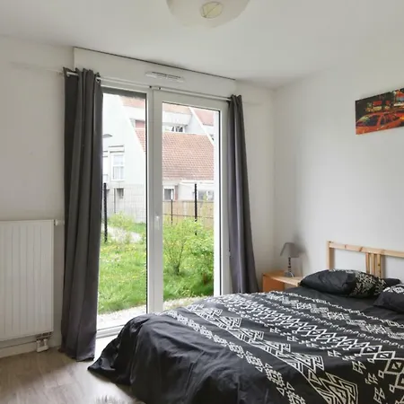 Lejlighed Spacious 3-rooms With Garden Close To *